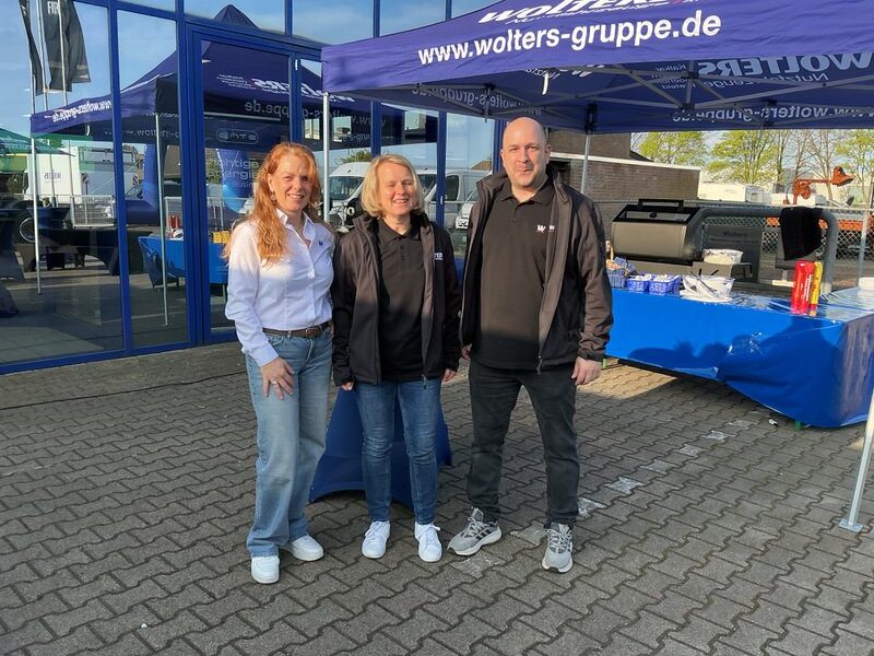 NFZ-Private-Sale-Beitrag-01 Mitarbeiter beim Private Sale von Wolters Nutzfahrzeuge